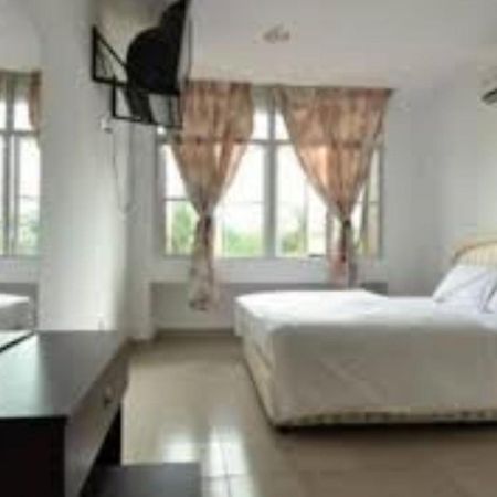 Melawati Ria Hotel Kuala Selangor Exterior photo