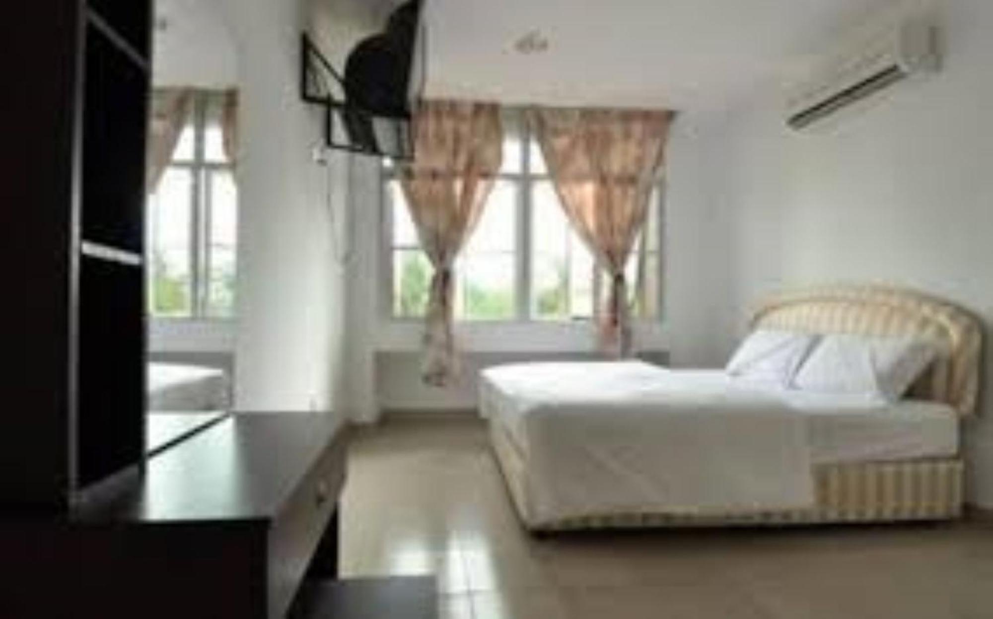 Melawati Ria Hotel Kuala Selangor Exterior photo